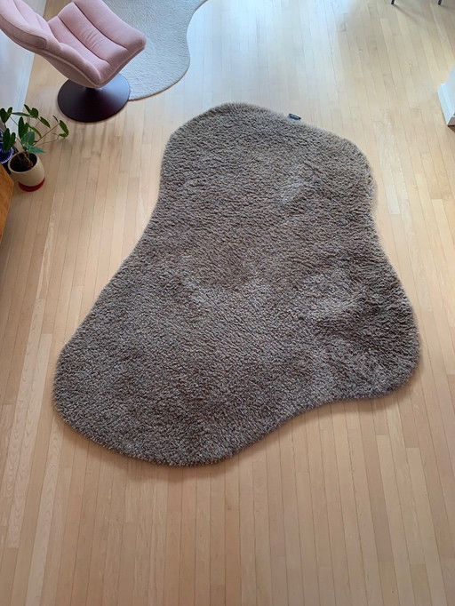 Tapis aux formes organiques de Carpet Sign