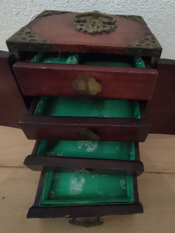 Joyero chino antiguo – Madera de palisandro y paneles de jade tallados a mano – Objetos decorativos, Brass (photo 4 of 12)