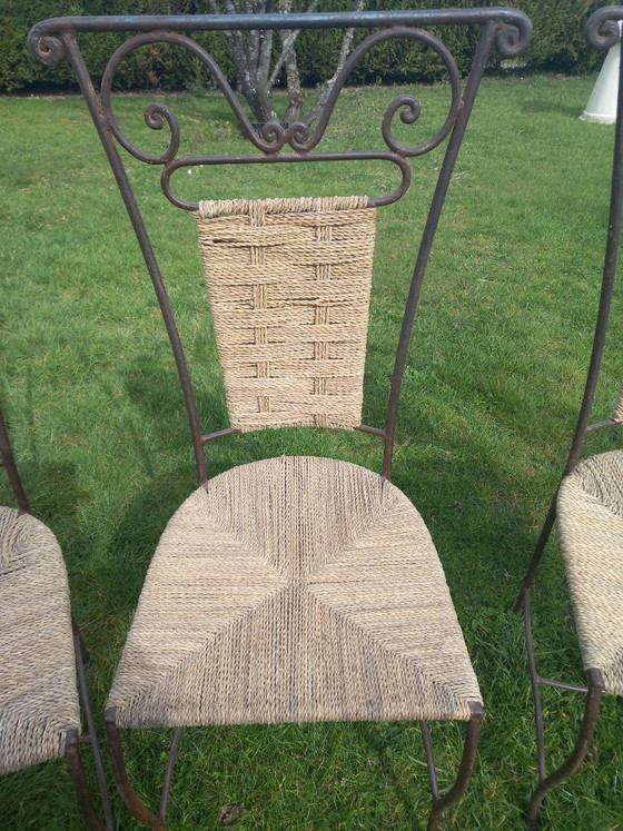 Image 1 of Set aus 4 schmiedeeisernen Stühlen mit Sitzflächen und Rückenlehnen aus geflochtenem Seil