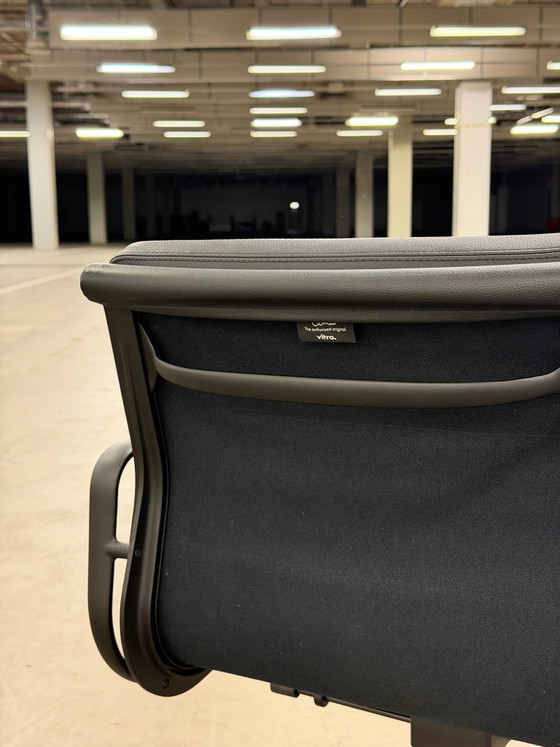 Vitra EA 217 Soft Pad Chair – Fauteuils, Leer (photo 5 of 13)