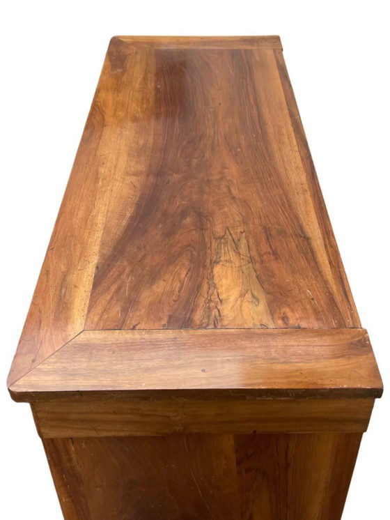 Image 1 of Cómoda de nogal macizo del siglo XVIII de la época de la Restauración