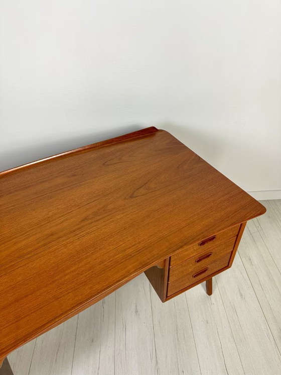 Image 1 of Gebogener Teakholzschreibtisch von Svend Aage Madsen 60s