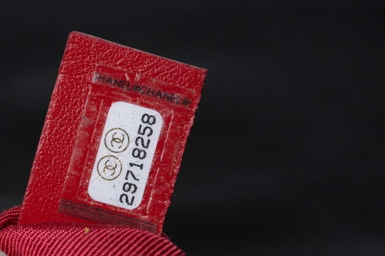 Chanel, Bolso de mano con solapa y logo encadenado – Clutches, Lambskin (photo 11 of 18)