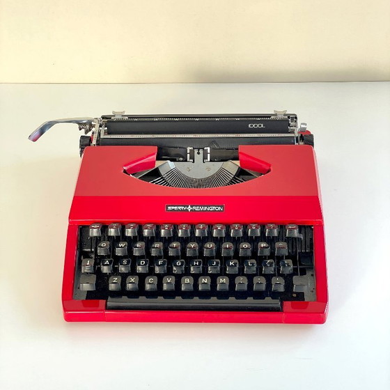 Image 1 of Machine à écrire vintage Sperry Remington Idol rouge années 1980, style rétro