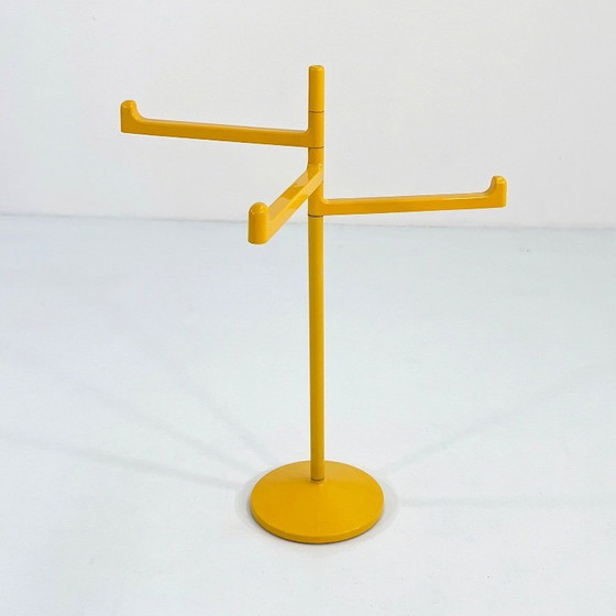 Image 1 of Porte-serviettes sur pied jaune par Makio Hasuike pour Gedy, 1970