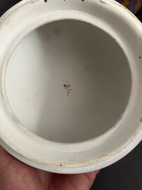 XXL Chinese porcelain lidded vase with cartouche (1970s) (photo 6 of 7)