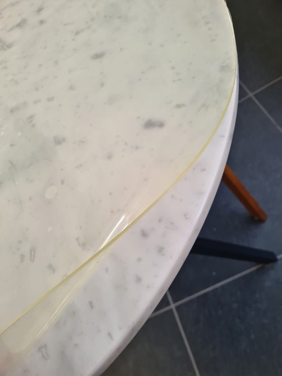 Image 1 of Mesa ovalada de mármol