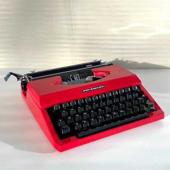 Image 1 of Machine à écrire vintage Sperry Remington Idol rouge années 1980, style rétro