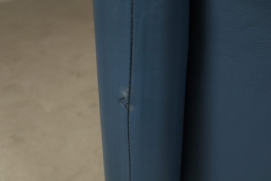 Image 1 of Deux canapés deux places Cassina Maralunga en cuir bleu, par Vico Magistretti, Italie 1973 Standard