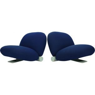 Image 1 of Vintage 200 Lounge Chair for Artifort in blue fabric and wood 1980