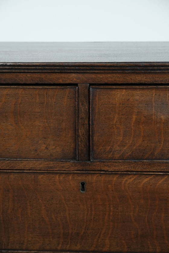 Image 1 of Engelse antieke eikenhouten ladekast/commode uit eind 18e eeuw