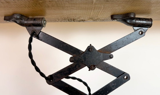 Image 1 of Industriële zwarte emaille schaarplafondlamp, jaren 30