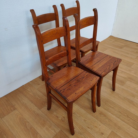 Image 1 of Tavolo rotondo vintage antico con sedie, zona pranzo