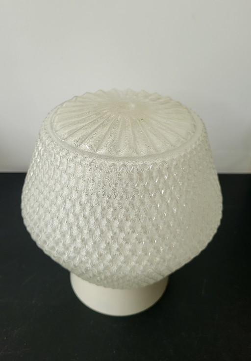 Mid-Century plafonniere met prachtig patroon in het glas jaren '50/'60.