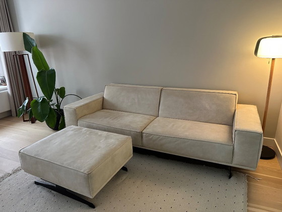 Cartel Living - Nomad Sofa & Pouf, 2 Sitzer Sofas, Stoff, Metall, Beige, Modern (Foto 3 von 5)
