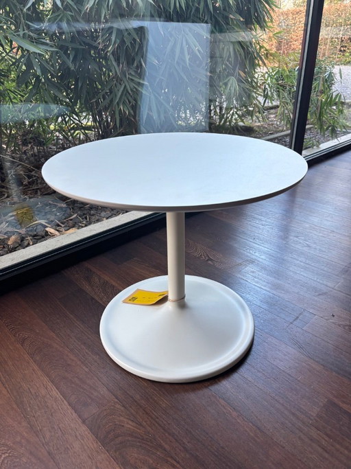 Muuto side table “Soft” off white Ø41 cm h40 cm. Degelijk tafeltje, gekocht 28 mrt jl bij Sale MisterDesign. Nieuw ongebruikt 