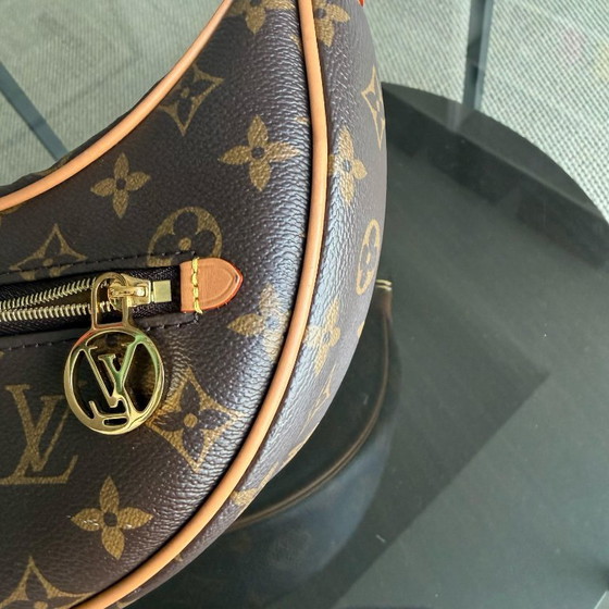 Image 1 of LOUISE VUITTON LOOP TAS MET MONOGRAM
