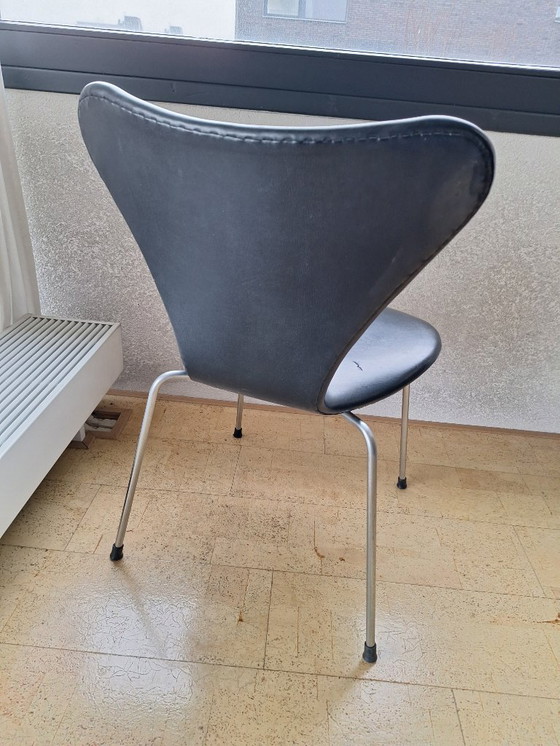 Image 1 of 4 x vintage Fritz Hansen butterfly chair black leatherette