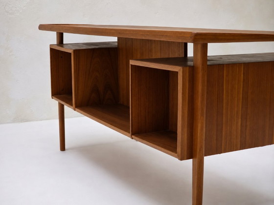 Escritorio danés antiguo de teca, diseñado por Peter Løvig Nielsen para Løvig, década de 1960. – Wood (photo 6 of 14)
