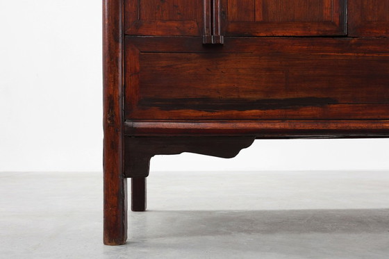 Image 1 of Großer chinesischer Hochzeits- oder Konusschrank aus Holz aus der Qing-Dynastie, 19. Jahrhundert