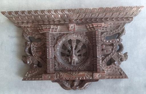 Finestra di pavone del Nepal con sculture in legno antiche Ankhi Jhayl