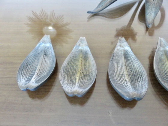 Set di 6 posacenere a forma di fiore, in bronzo argentato, Francia, circa 1960 o 1970 – Oggetti decorativi (photo 4 of 16)