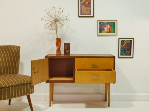 Commode/armoire d'entrée vintage des années 1960 – makoré et bouleau, poignées en laiton, style Mid-Century