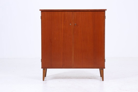 Image 1 of Armoire vintage intemporelle années 60 | Mid Century Armoire à linge tiroirs Armoire à casiers bois Rangement rétro #04-16