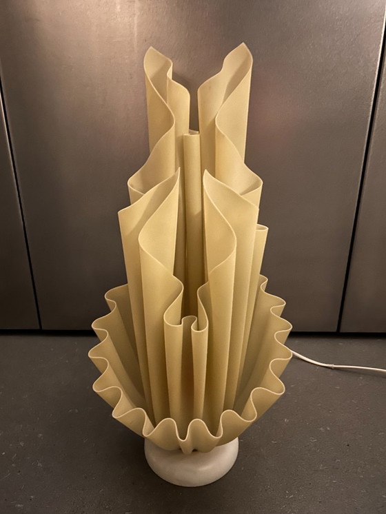 Image 1 of Lampada da tavolo vintage Georgia Jacob COROLLE (anni '70) | Marmo e resina