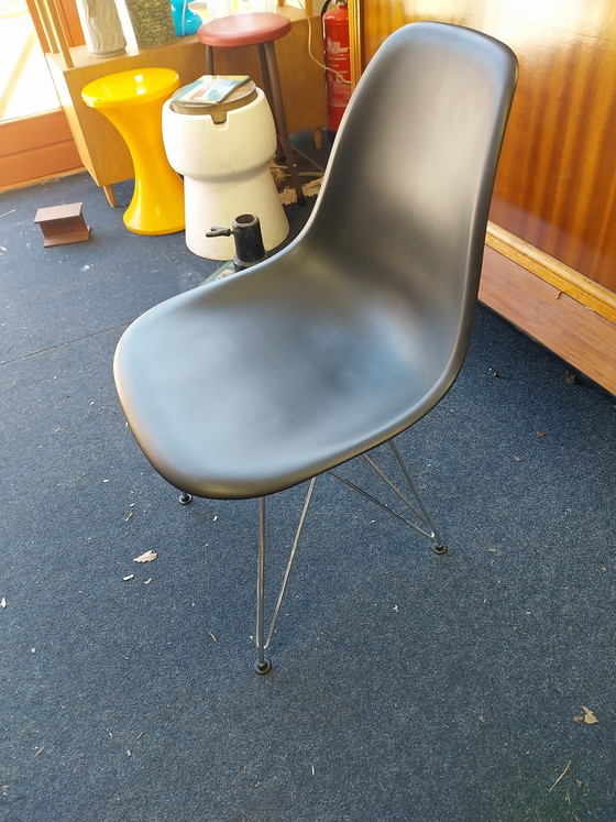 Image 1 of 2 x Vitra DRS di Ray e Charles Eames, aprile 2000