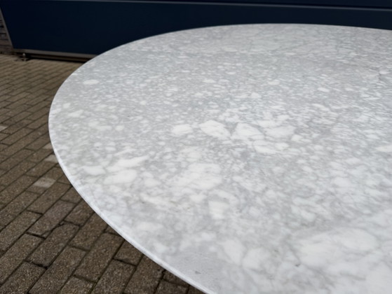 Image 1 of Original round Knoll Tulip dining table (152cm) Carrara marble NEW CONDITION!!