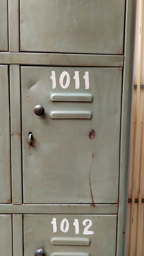 Image 1 of Armario antiguo de color gris verdoso, 185 x 83 x 40 cm