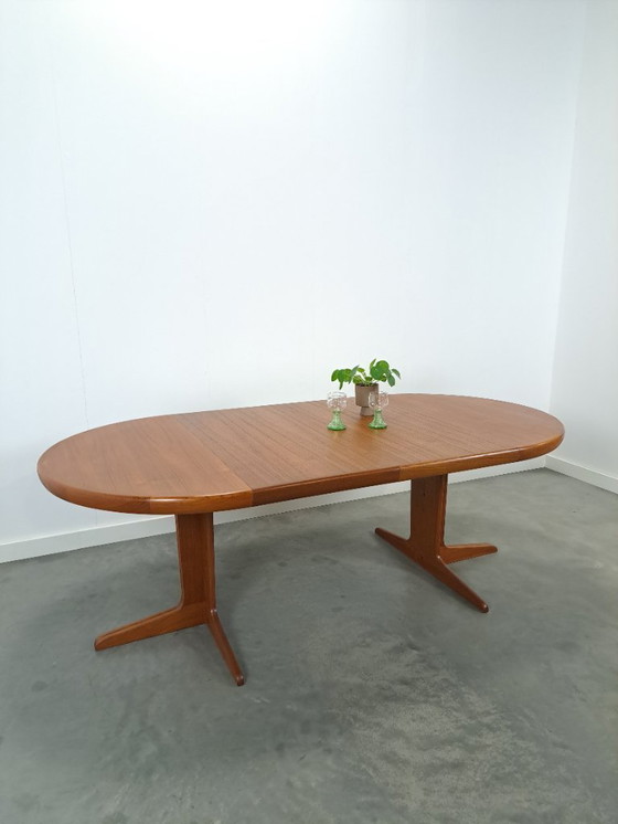 Image 1 of Table de salle à manger ronde en teck à rallonge design danois