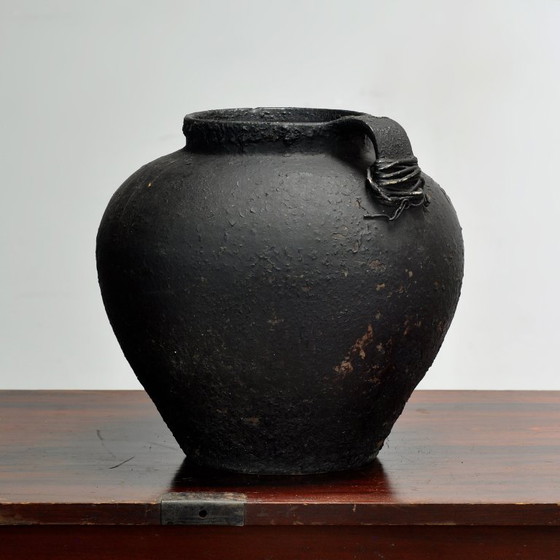 Image 1 of Pot en faïence ancienne de Moldavie, vers 1850
