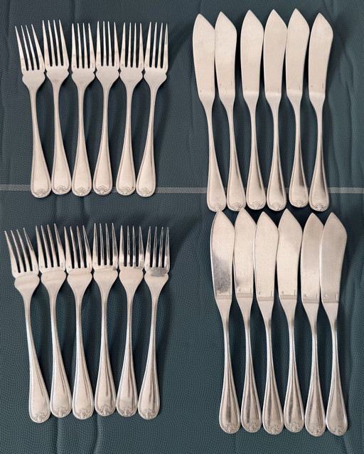 Elegant 24-piece fish service – Marot Bérain pattern in silver-plated metal