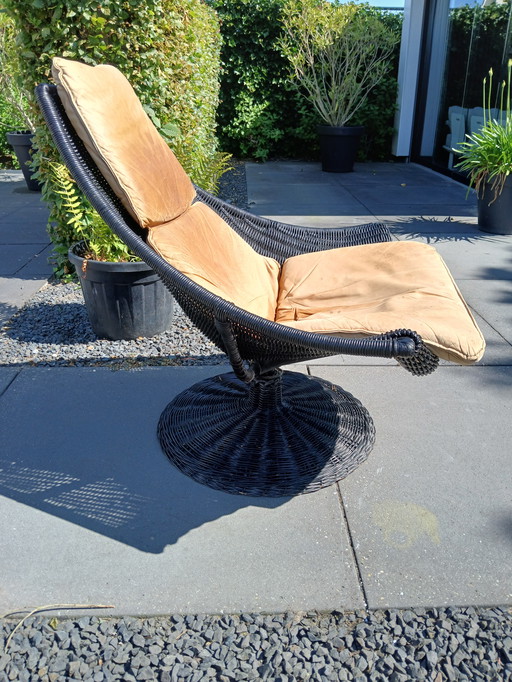 Chaise design en osier