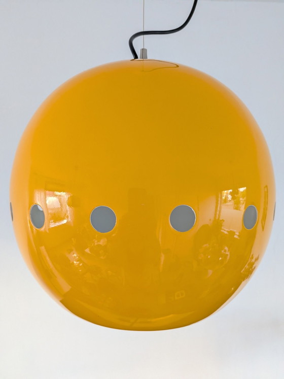 Grande lampada a sospensione Space Age a occhio di bue giallo ocra, Lampade a sospensione, Metallo (foto 3 di 6)