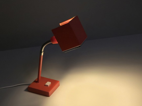 Image 1 of 1970er Vintage ELIDUS 'Kuben' Typ 2203 Tischlampe von Björn Svensson - Orange skandinavische moderne Schwanenhals-Tischlampe.
