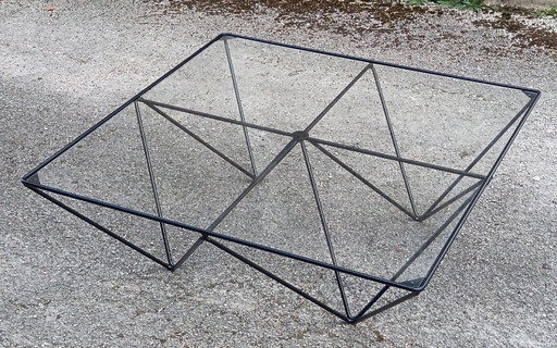 Mesa de centro de metal y cristal, 1980.