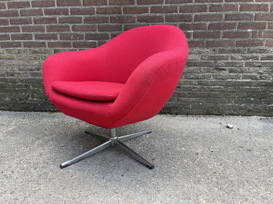 Image 1 of Fauteuil pivotant au design vintage, revêtement rouge, années 1970/1980