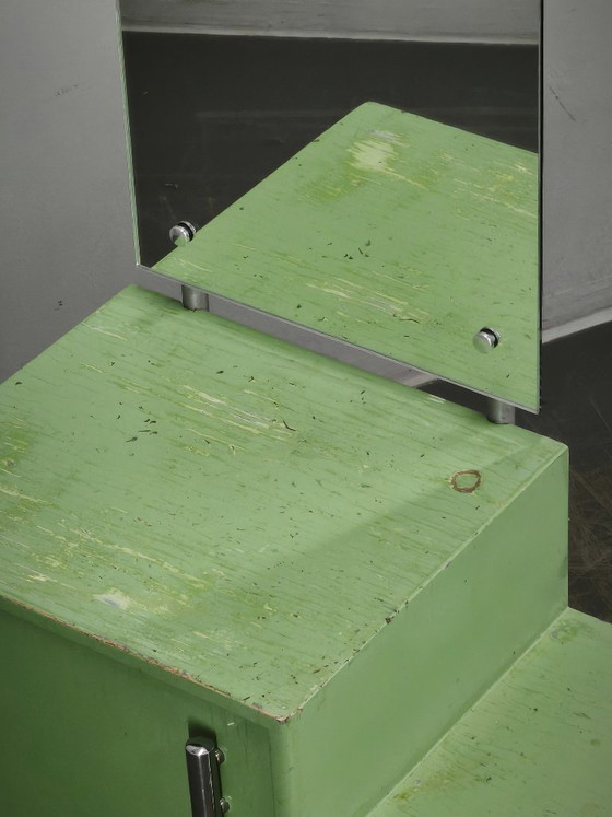 Image 1 of Bauhaus groene kaptafel met spiegel en chromen frame, Tsjechoslowakije jaren 1930