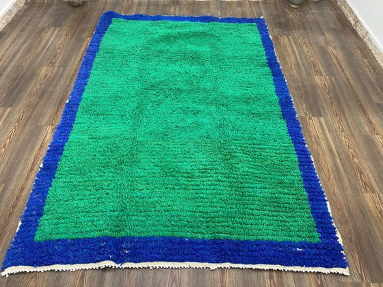 Image 1 of Grüner marokkanischer Teppich – Handgewebter Berberteppich aus Wolle, farbenfrohes abstraktes Design