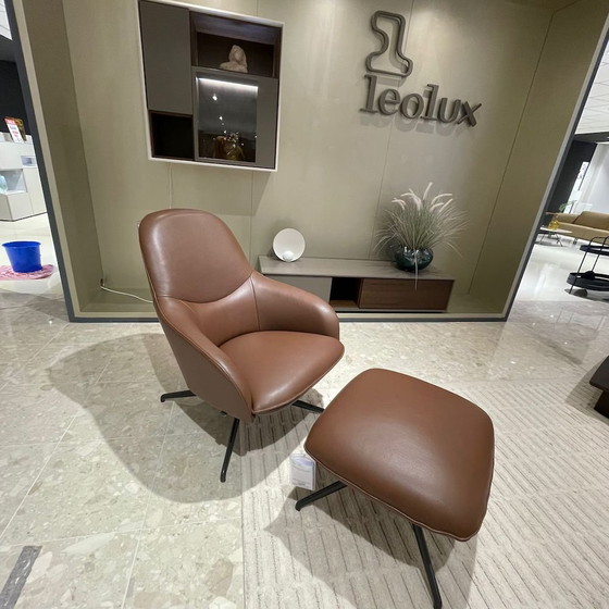 Image 1 of Leolux Lanah Drehsessel mit Hocker