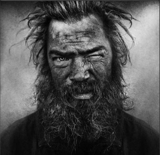 Foto door Lee Jeffries – Skid Row IV | YellowKorner | 60 × 60 cm – fotografie, Aluminium