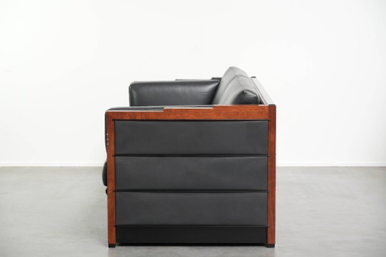 Image 1 of 2 divani a 3 posti Schuitema di alta qualità in pelle bovina nera e legno, design Art Deco.