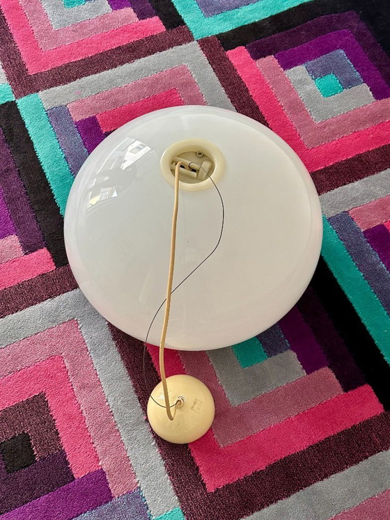 Image 1 of Außergewöhnliche „Schwarz-Weiß“-Pendelleuchte von Achille & Pier Giacomo Castiglioni für Flos – Makelloser Zustand – 1968