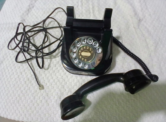 Image 1 of Téléphone à cadran rotatif vintage en bakélite noire RTT 56 par ATEA Anvers - Entièrement fonctionnel et en parfait état