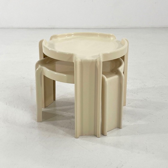 Image 1 of Zwei weiße Satztische von Giotto Stoppino für Kartell, 1970er Jahre