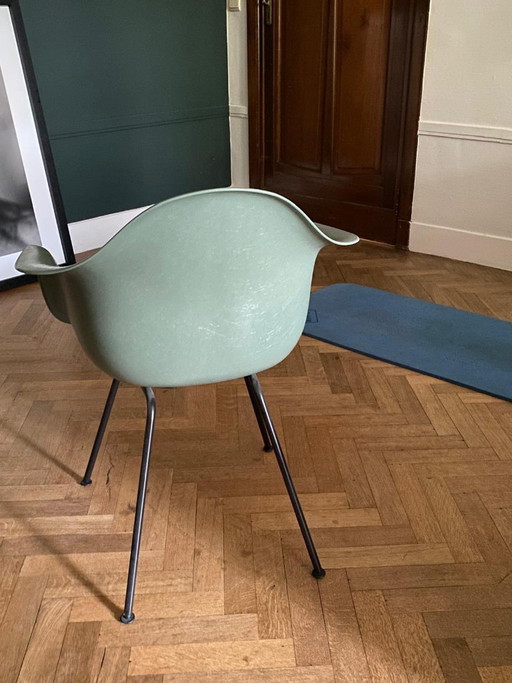 Chaise Vitra Eames en fibre de verre – fauteuils, Metal, Fiberglass (photo 2 of 5)