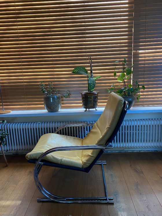 Image 1 of Diseño de sillón con estructura tubular retro
